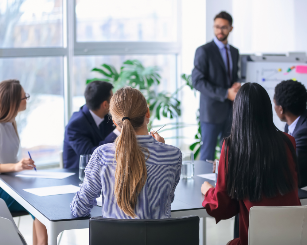 تکنیک سایه گویی روشی برای بهبود مهارت سخنرانی