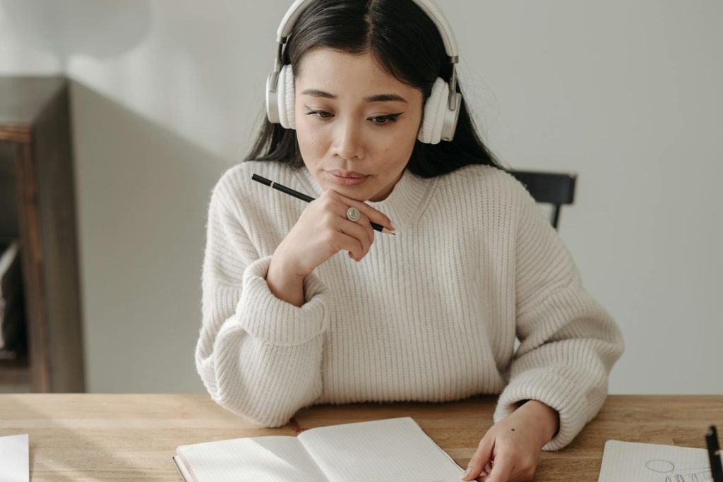 برتری تکنیک shadowing نسبت به سایر روشهای سنتی بهبود تلفظ